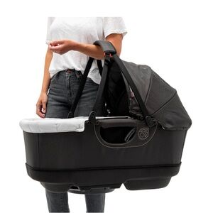 Orbit black bassinet